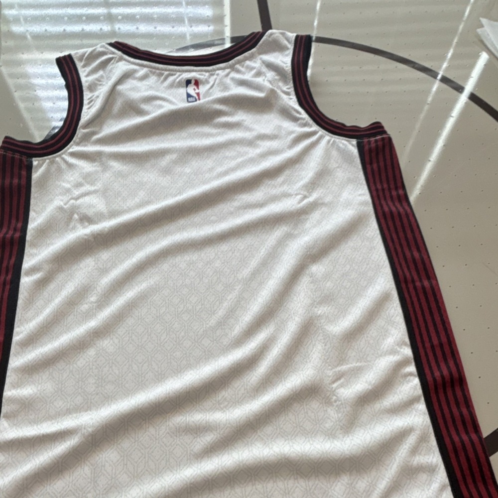 Nike NBA Chicago Bulls City Edition Basketball Jersey White Red Black Size 40 - Picture 8 of 8